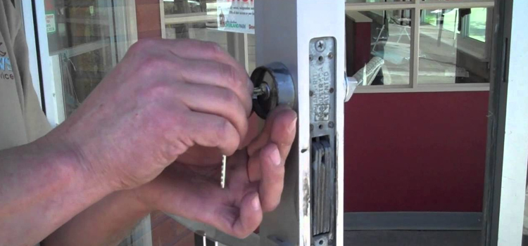 commercial door lock repair Coalinga